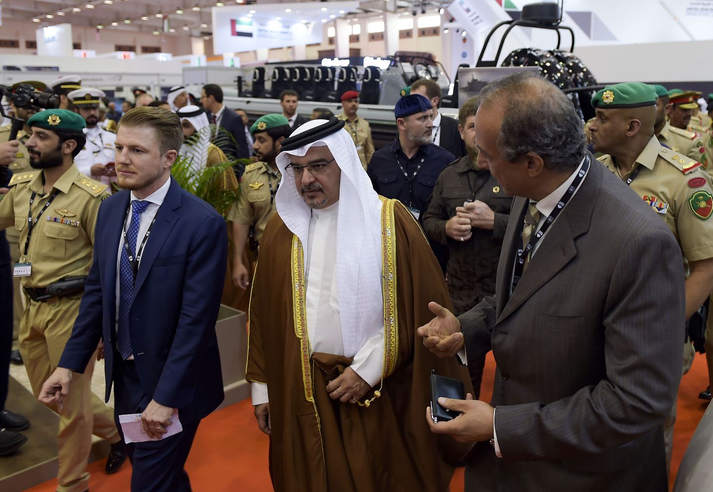 Keskel Sheikh Salman bin Hamad al-Khalifa.