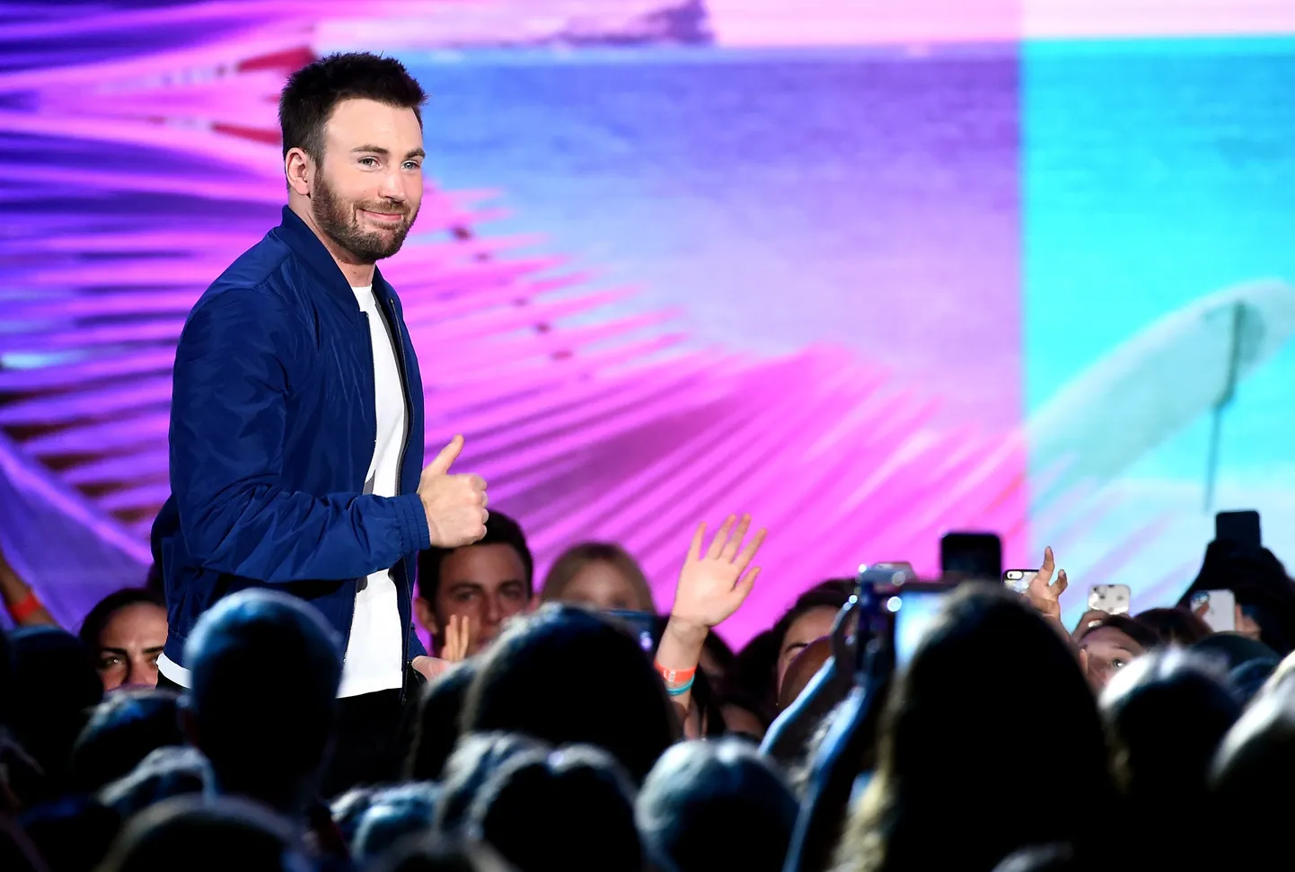 Hollywoodi staar Chris Evans näitas kogemata miljonitele fännidele pilti oma riistast.