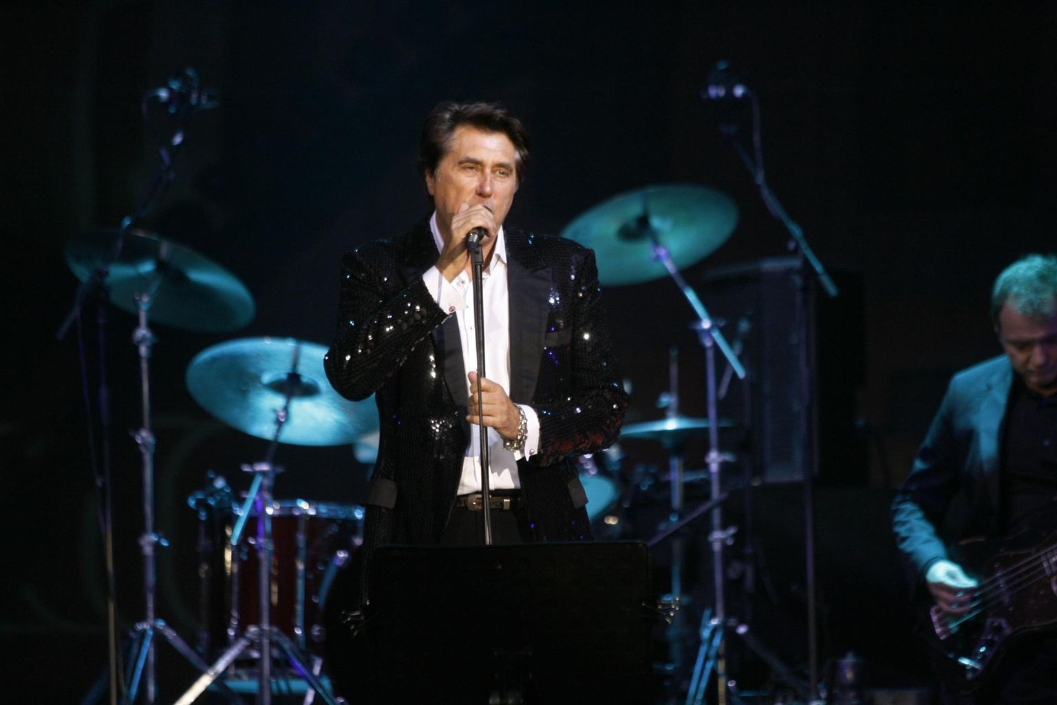 Bryan Ferry 2007. aastal linnahallis esinemas.