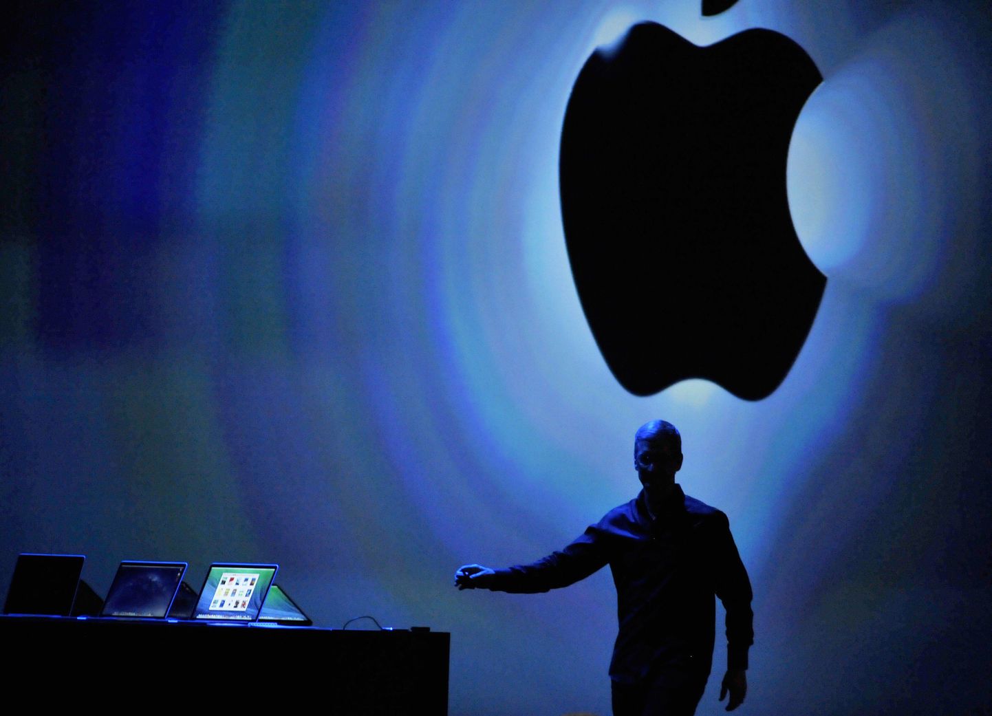 Презентация Apple. На фото CEO Тим Кук.