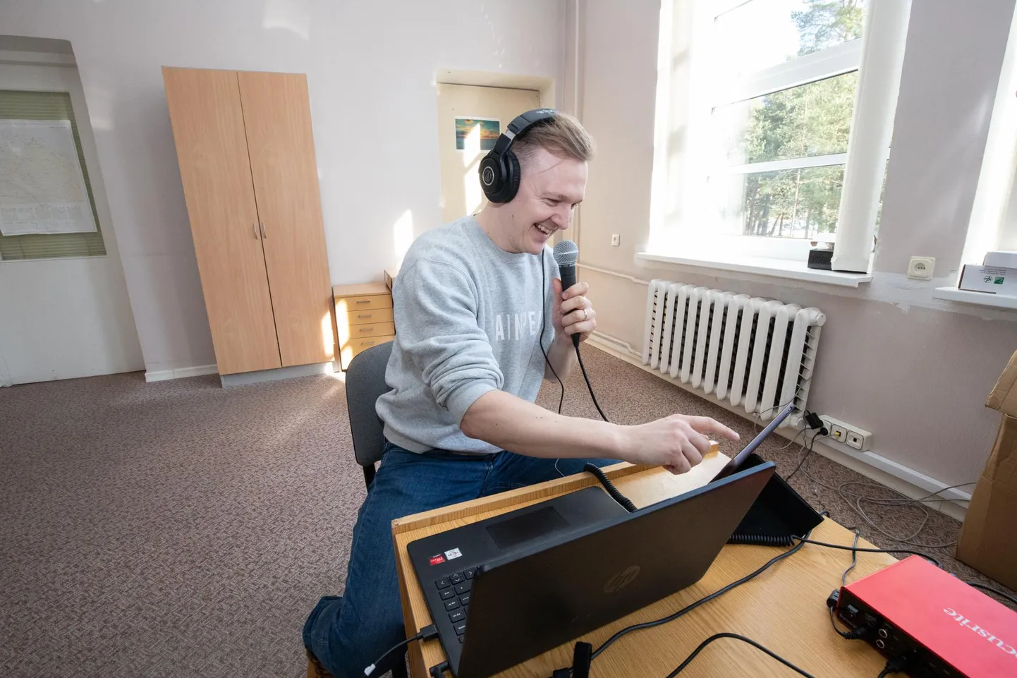 Taskuhäälingu "Teatrist Nuutrumiga" eestvedaja on teatrijuht Jaanus Nuutre.