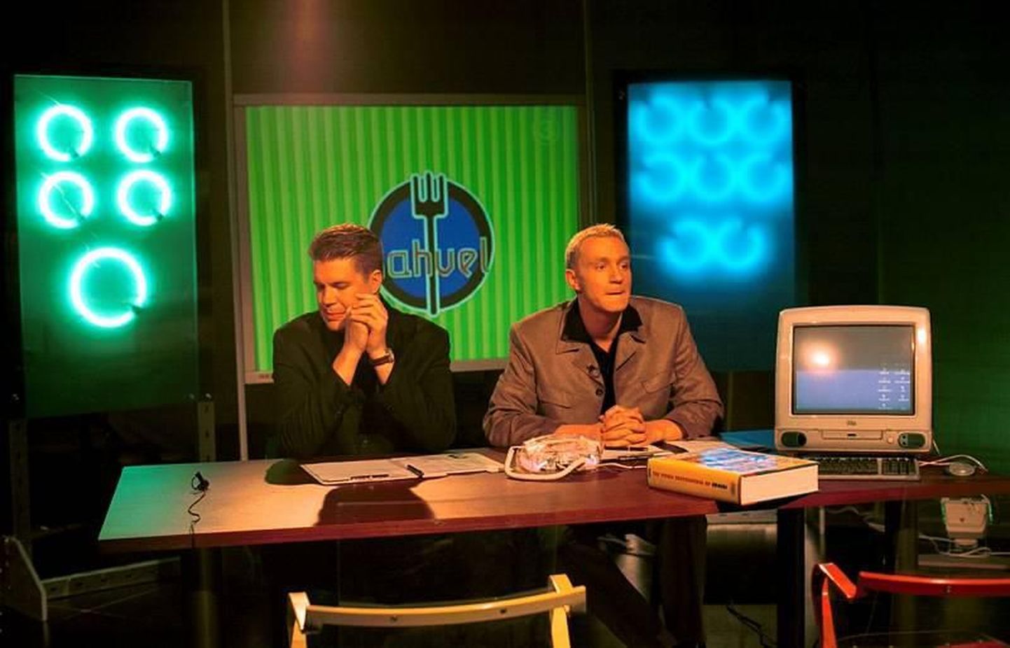 TV3 otsesaadet «Kahvel» juhtisid ka esimesel neljal hooajal Hannes Võrno ja Kuir Aarma.