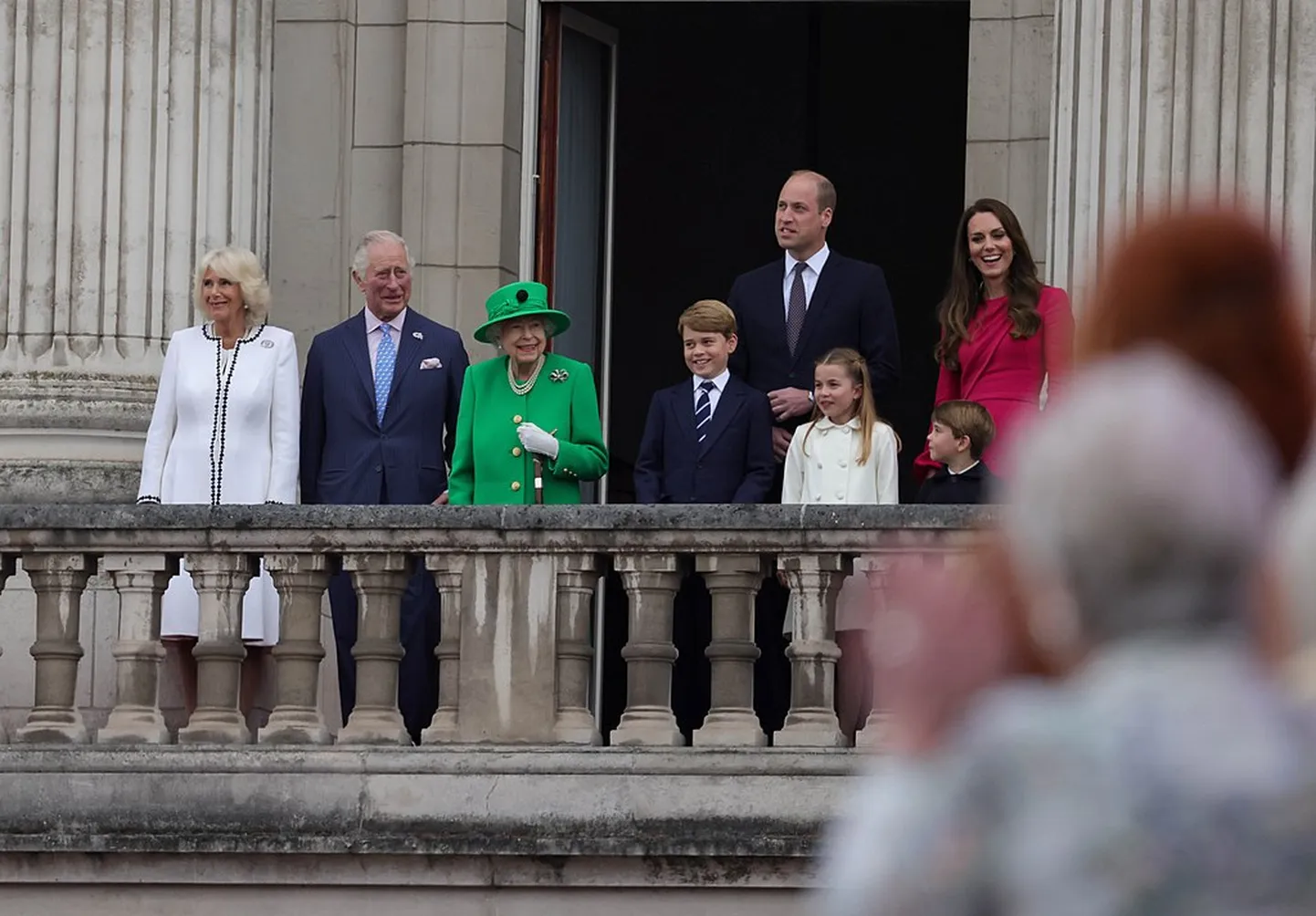 Väikesele arvule turistidele avatud ruumid asuvad kuulsa rõdu taga. Pildil lahkunud kuninganna Elizabeth II koos perekonnaga 2022. aastal.