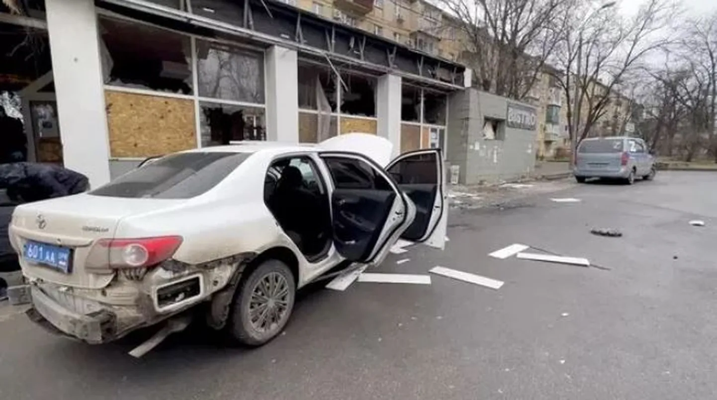Mariupolis õhitud okupandi auto.