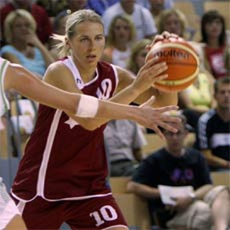 Anete Jēkabsone - rezultatīvākā spēlētāja ne tika Latvijas izlasē, bet visā turnīrā. 