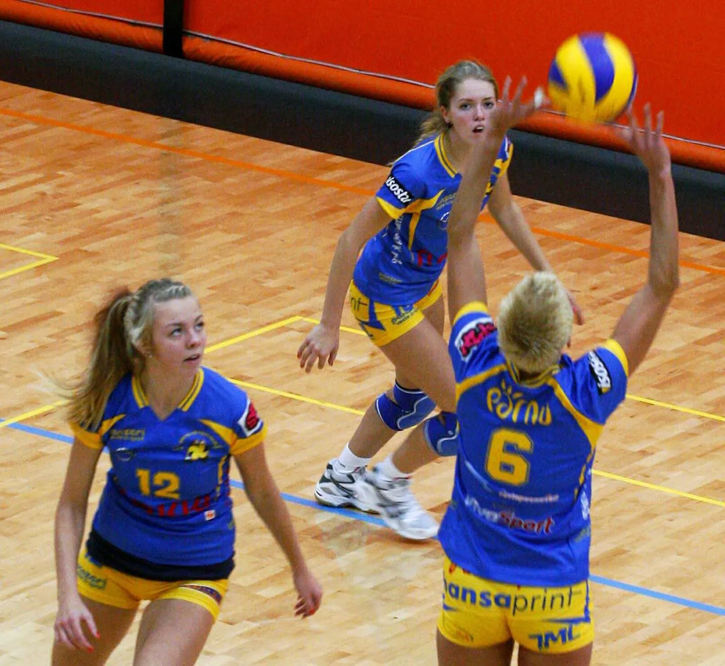 Pärnu võrkpalli naiskond.