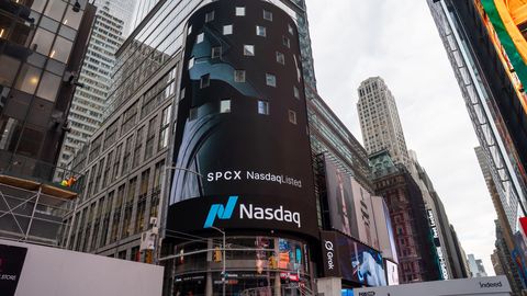 GRAPHIC | SpaceX's stock fell to near-Earth orbit