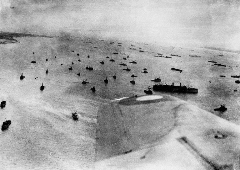 Высадка в Нормандии, снятая с самолета сил союзников.
