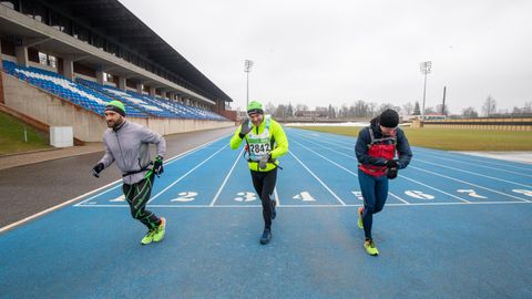 Kümmekond entusiasti läbis pika Tartu maratoni raja joostes