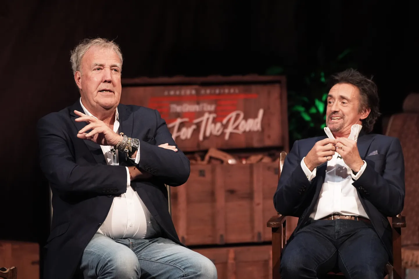 Mariella Frostrup, Jeremy Clarkson, Richard Hammond ja James May vastasid BBC telestuudios küsimustele ning esitlesid oma viimast saadet «One for the Road».