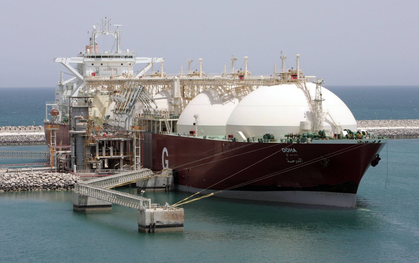 Katari veeldatud naftagaasi tankerid Ras Laffani sadamas.