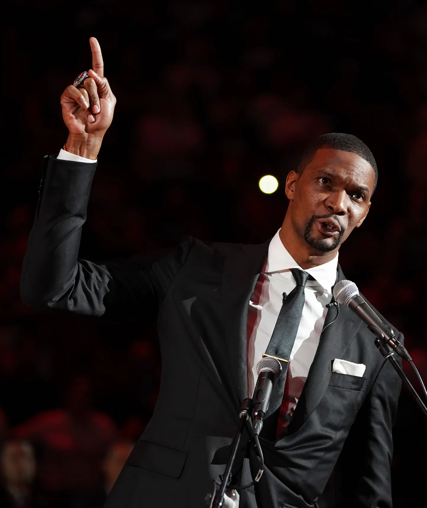 Chris Bosh eile Miamis oma austushetkel kõnet pidamas