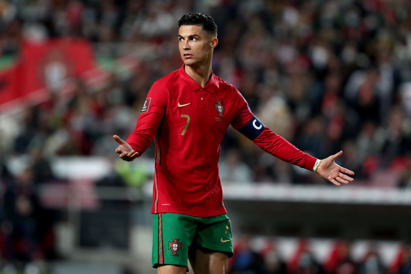 Cristiano Ronaldo sai eile vaid käsi laiutada, sest MMile kindlustasid otsepääsme serblased.