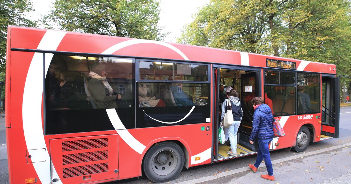 Linnaliinibussis kukkunud eakas naine viidi haiglasse