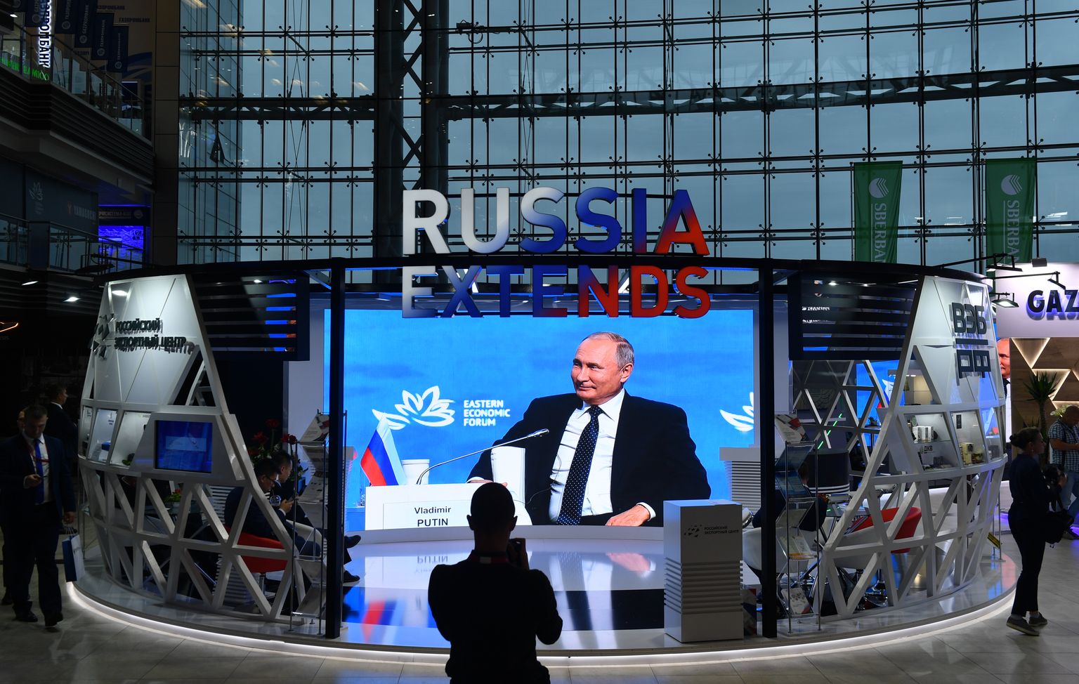 Ülekanne Vene presidendi Vladimir Putini osalusest Ida Majandusfoorumi paneelil.