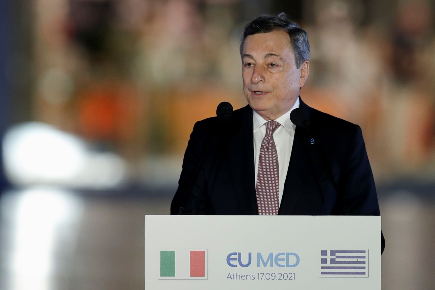 Itaalia peaministri Mario Draghi sõnul tõuseks valitsuse sekkumiseta elektri hind itaallastele järgmises kvartalis umbes 40 protsenti ja gaasi hind 30 protsenti.