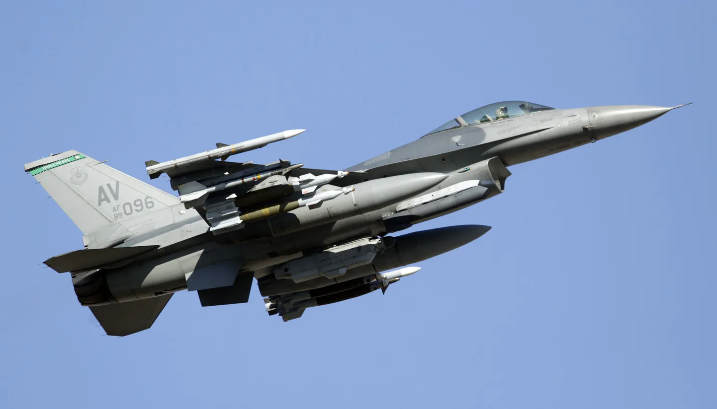 USA sõjaväe lennuk F-16
