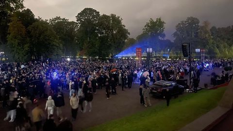 FOTOD ⟩ «Oli isegi keeruline edasi liikuda» Kadriorg täitus valgusfestivali viimasel õhtul rahvamassidega