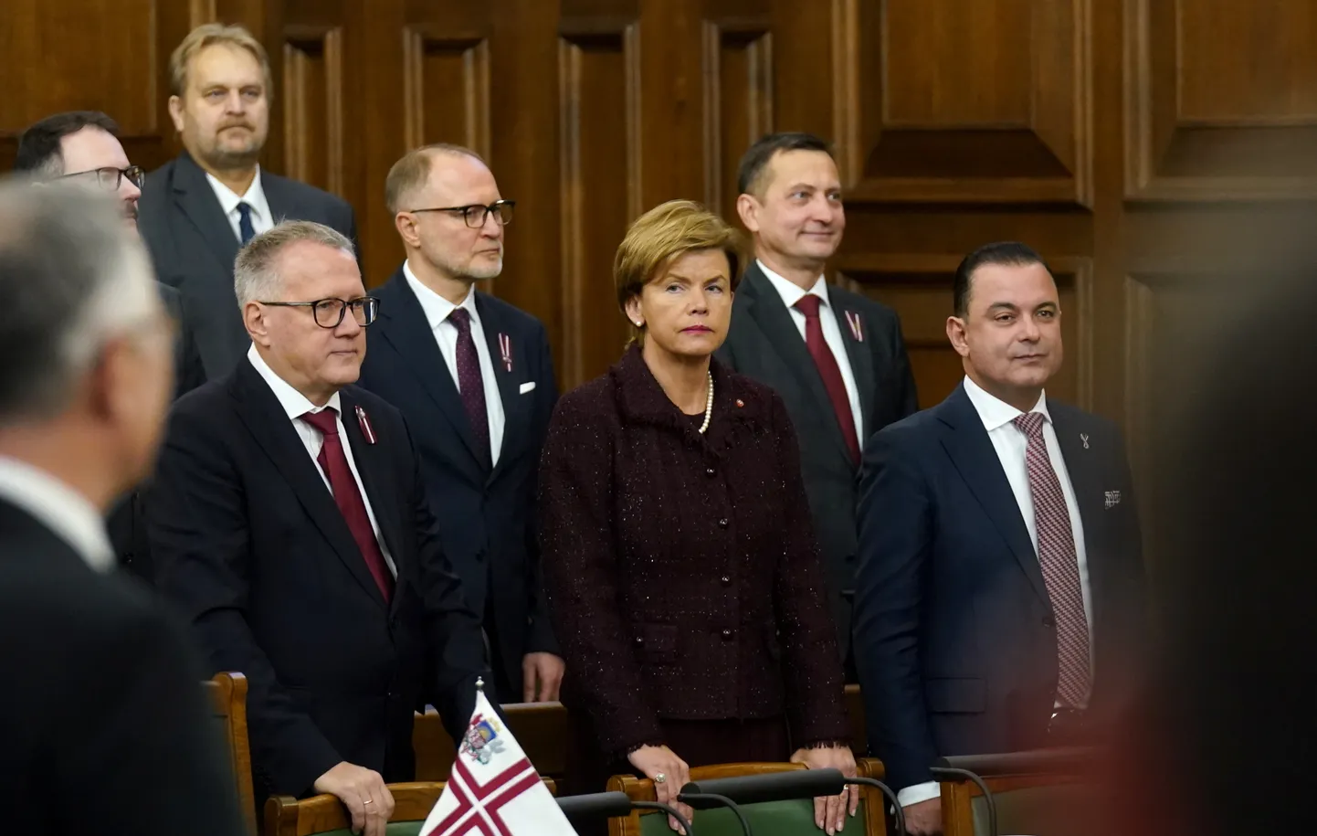 Finanšu ministrs Arvils Ašeradens (no kreisās), aizsardzības ministrs Andris Sprūds, ārlietu ministre Baiba Braže, zemkopības ministrs Armands Krauze un veselības ministrs Hosams Abu Meri svinīgajā Saeimas sēdē par godu Latvijas Republikas proklamēšanas 106. gadadienai.