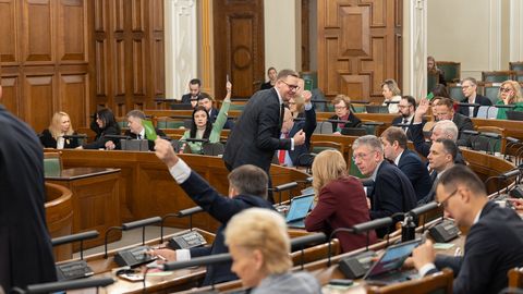 Во втором чтении поддержано предложение о лишении ВНЖ за три нарушения