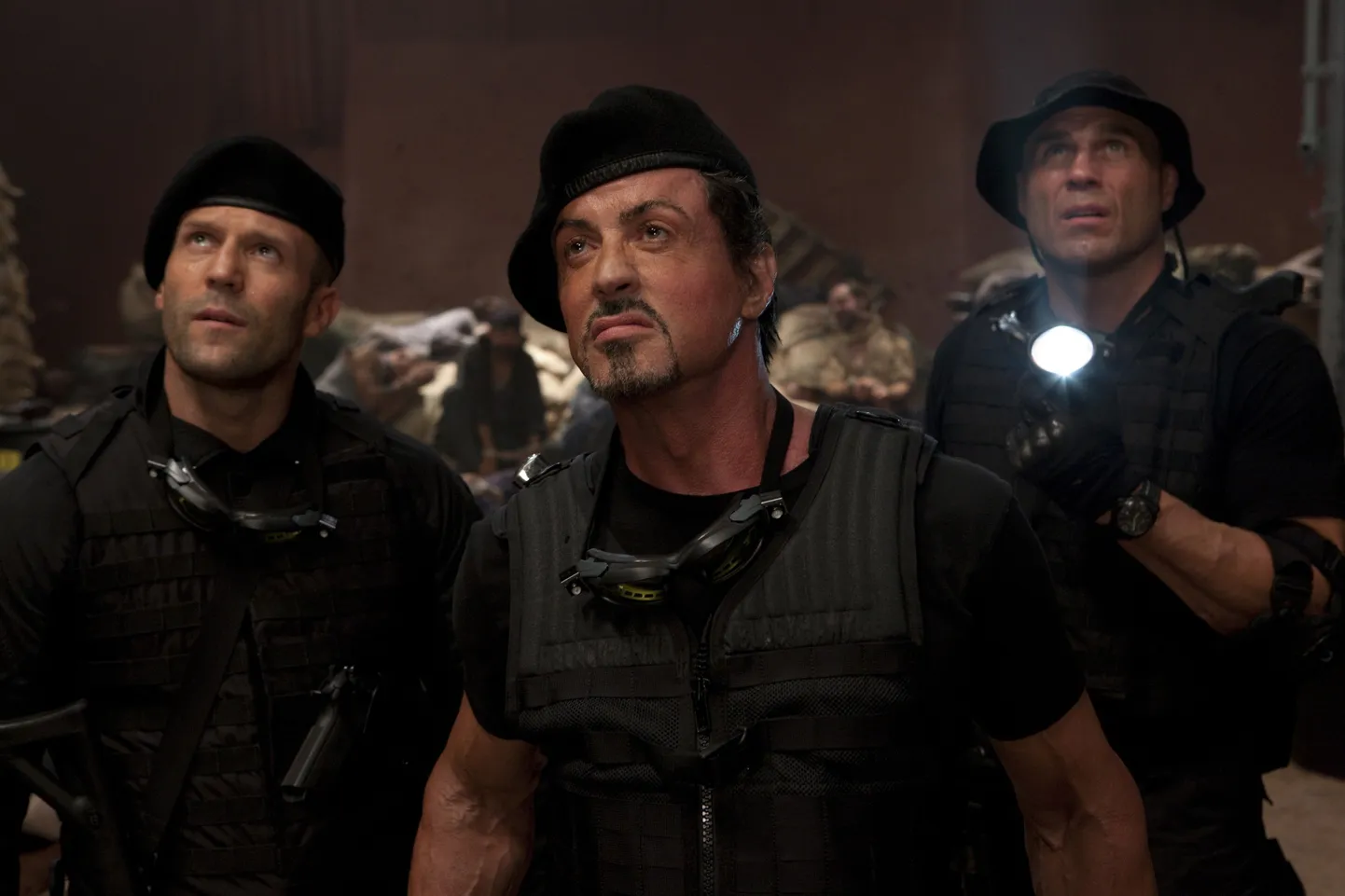In this film publicity image released by Lionsgate Entertainment, from left, Jason Statham, Sylvester Stallone and Randy Couture are shown in a scene from "The Expendables." (AP Photo/Lionsgate Entertainment, Karen Ballard) / SCANPIX Code: 436