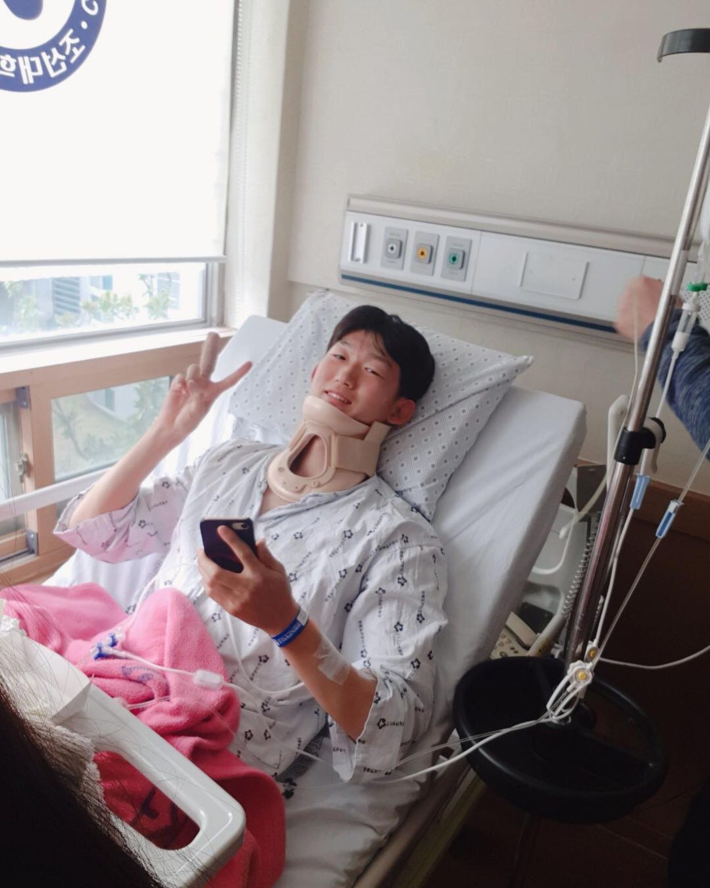 Lee Seung-mo andis haiglavoodist teada, et temaga on kõik korras.
