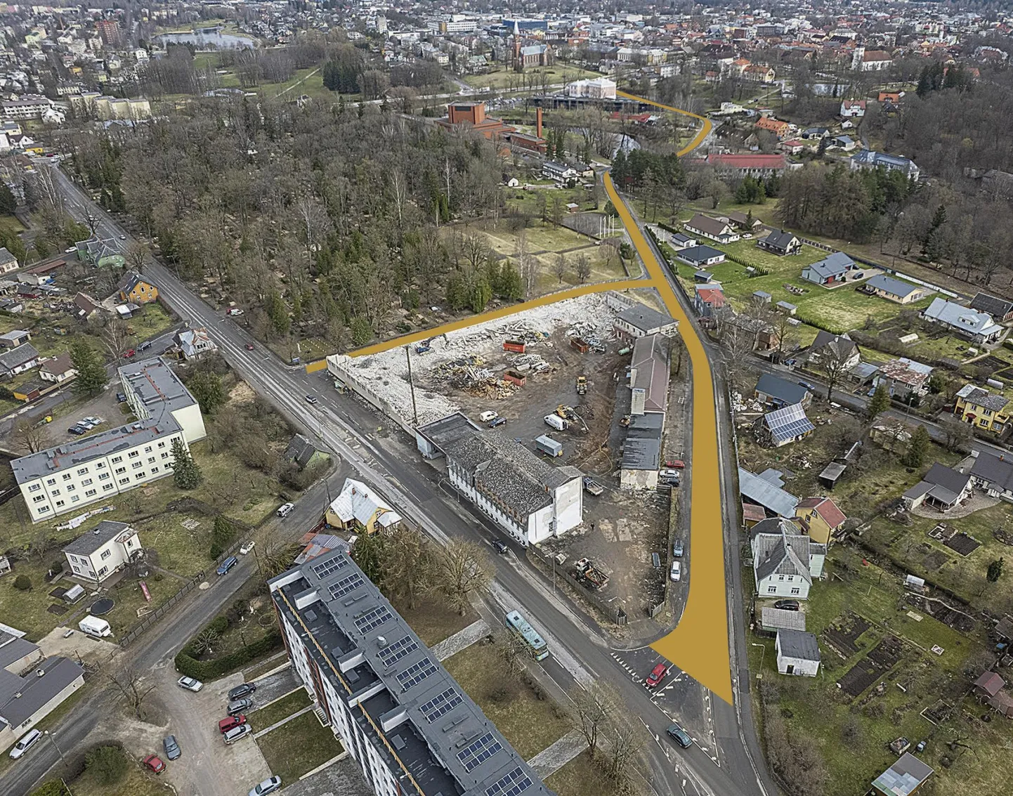 Praegu käib Riia maantee 1 kinnistul endise teedevalitsuse hoone lammutamine, et Lidl saaks hakata sinna kauplust ehitama. Lidl on lubanud korda teha ka poodi ümbritseva taristu, aga projekti selleks lubas teha Viljandi linn. Nüüd korraldabki linn hanget Riia maantee ja Vaksali tänava vahelise Reinu tee lõigu projekteerimiseks.