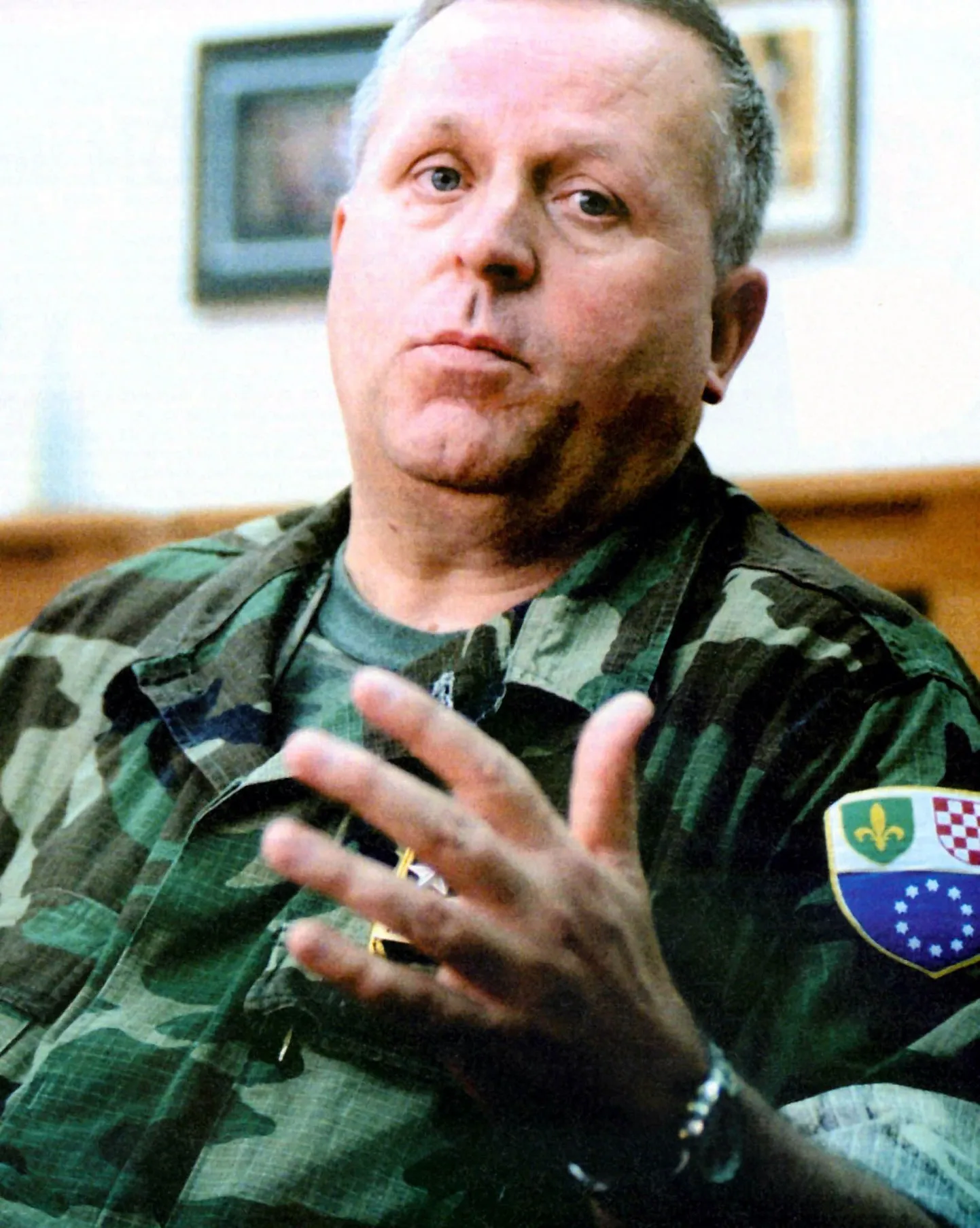 Bosnia armee sõjaaegne komandör Rasim Delić dateerimata fotol