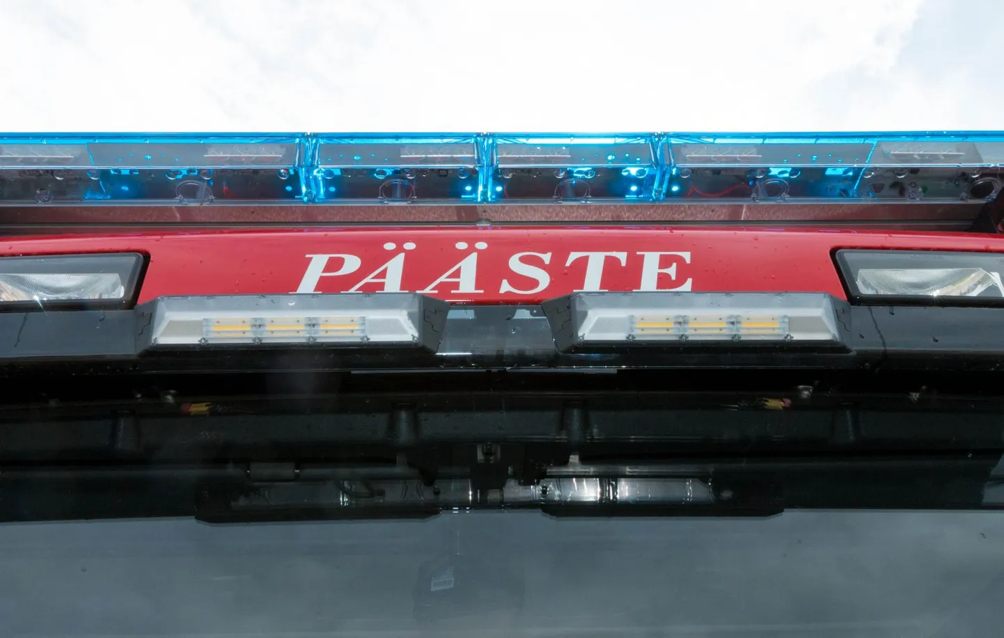 Täna veidi pärast kella 9 kihutasid päästeautod sireenide huilates Pärnus Ehitajate tee ja Lina tänava nurgal asuvasse Wendre tehasesse, kust tuli põlenguteade.