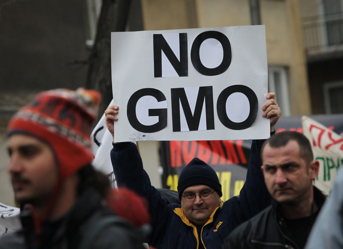 Plakat bulgaarlaste korraldatud GMO-toitude vastasel meeleavaldusel. Pilt tehtud läinud aasta lõpus.