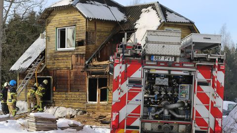 KOHAPEALT ⟩ «Suitsu oli väga palju.» Võrumaal hukkus tules taas inimene