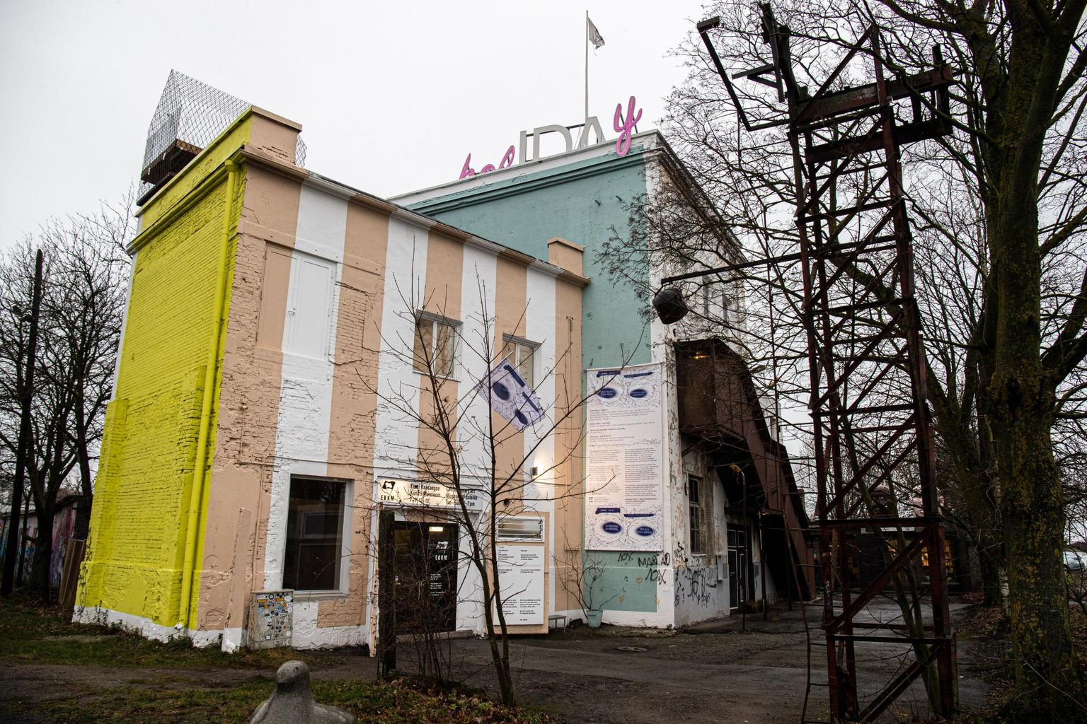 Eesti Kaasaegse Kunsti Muuseumi hoone, mis kasutuskõlbmatuks tunnistati.