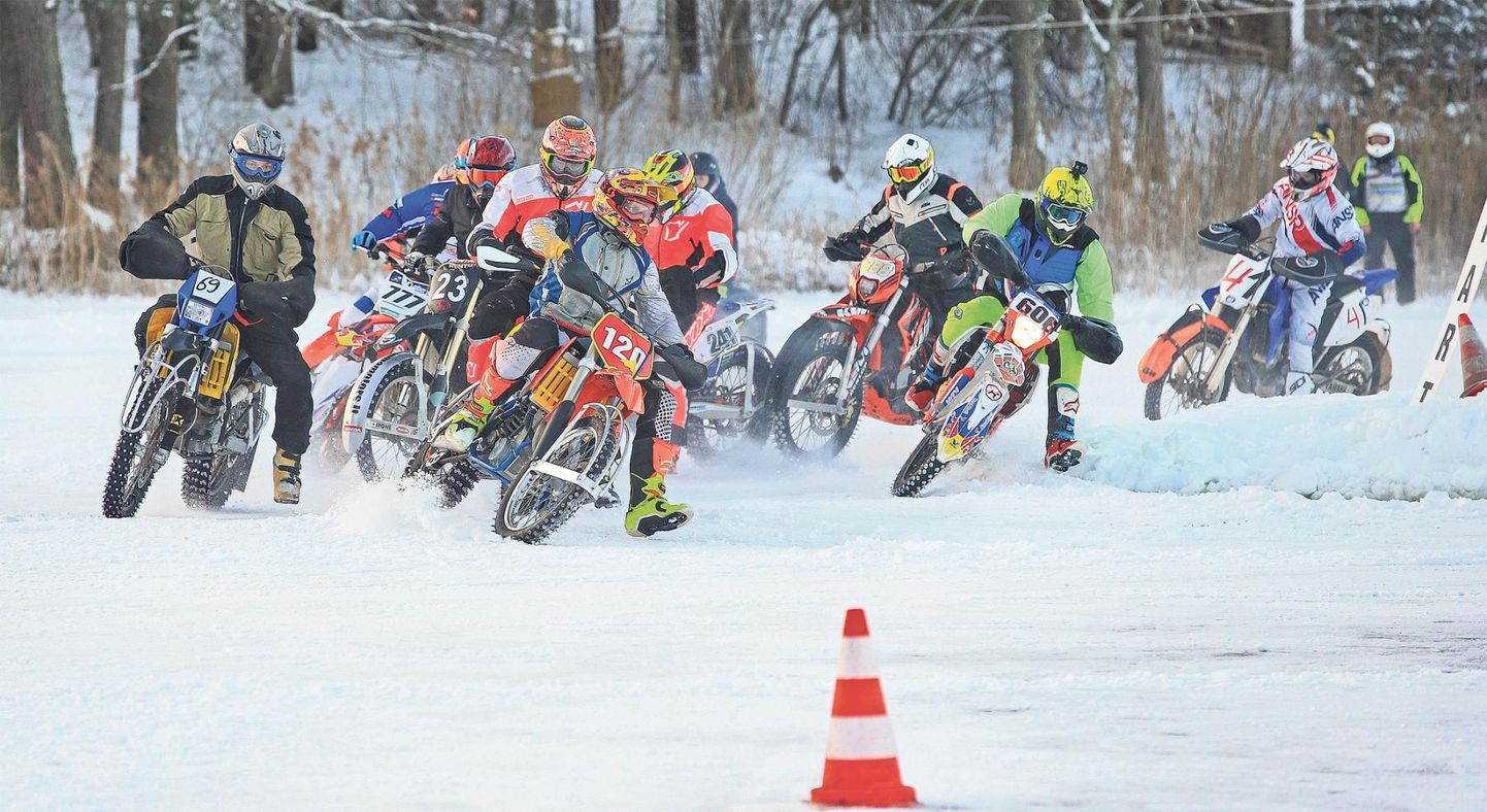 Riho Kollist on motospordivõistlusi korraldanud pikki aastaid. Pilt on tehtud 12. jaanuaril Verevi järvel toimunud Jääraja Kunni etapil.