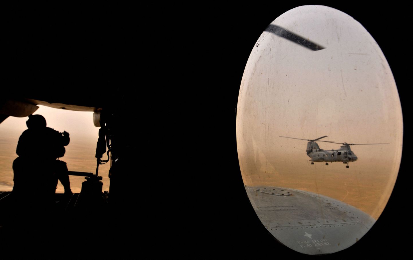 USA Chinook helikopter üle Helmandi provintsi lendamas.