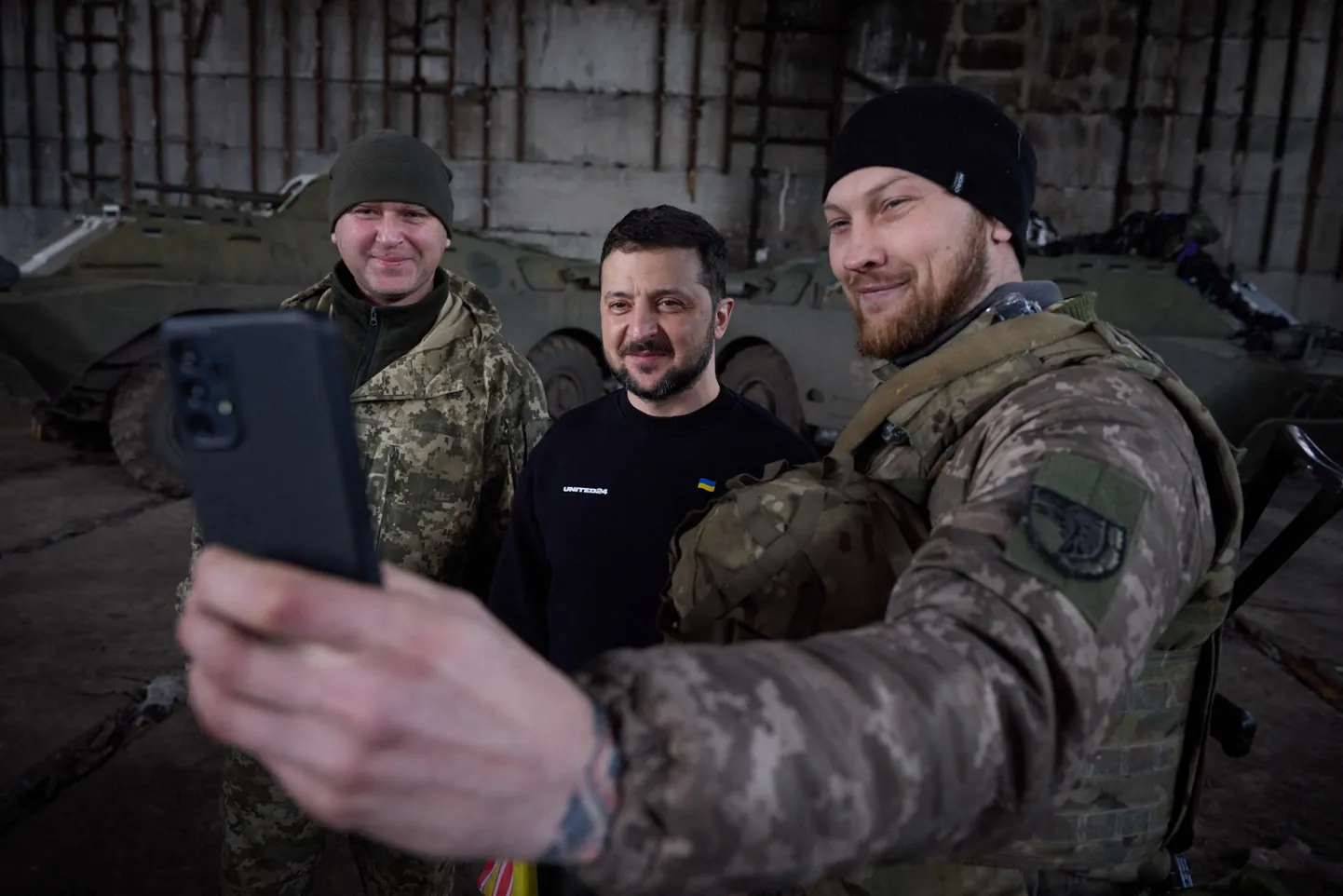 Владимир Зеленский с украинскими защитниками