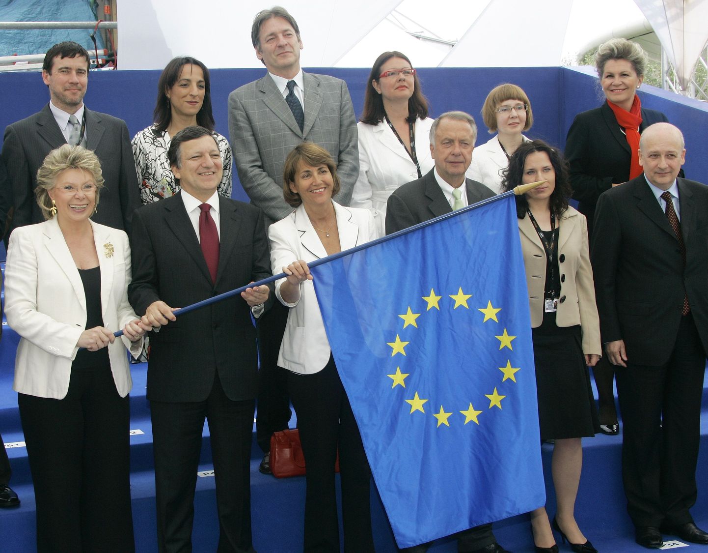 Läti senine kultuuriminister Helena Demakova (taga paremalt kolmas) poseerimas ELi kolleegidega mullusel Cannesi filmifestivalil.