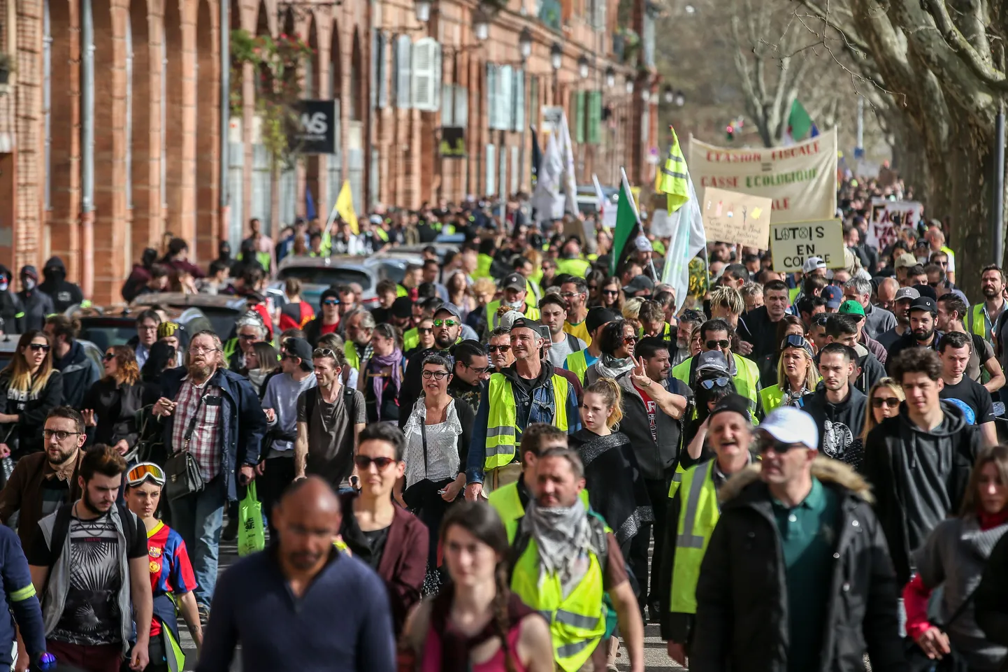 "Dzelteno vestu" protesti Francijā