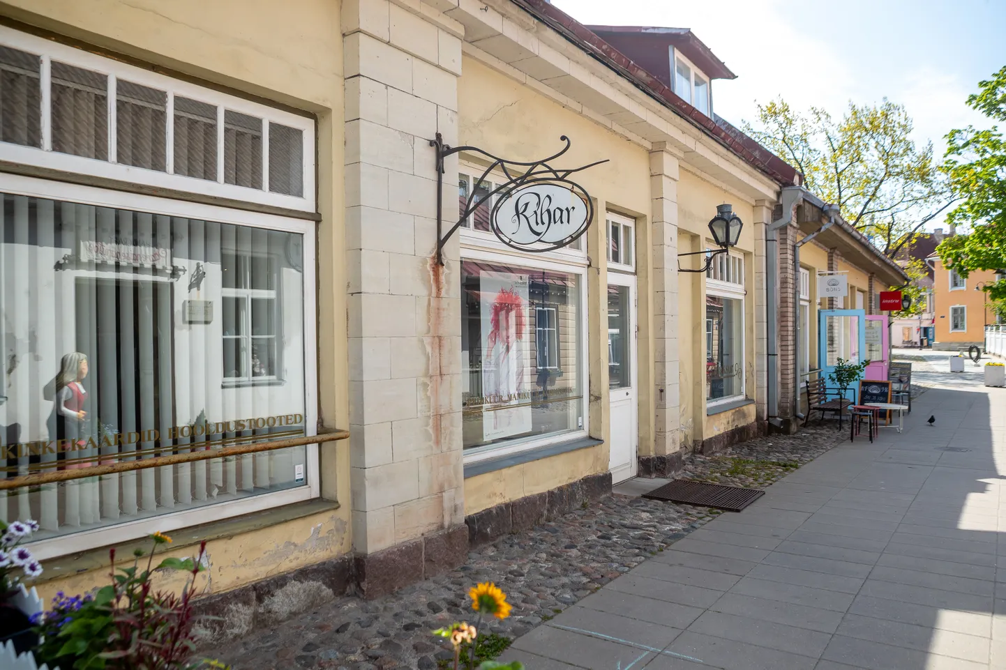 ILUSALONG KIHAR on Kuressaare südalinnas tegutsenud 33 aastat.