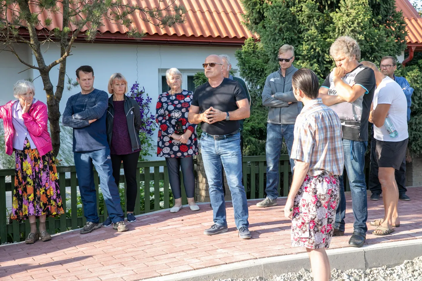 Pikaaegse Rakvere abilinnapeana töötamise kogemusega Rainer Miltop (keskel) lubab edaspidigi kodulinna hea käekäigu eest seista ning selle arengusuundi jälgida.