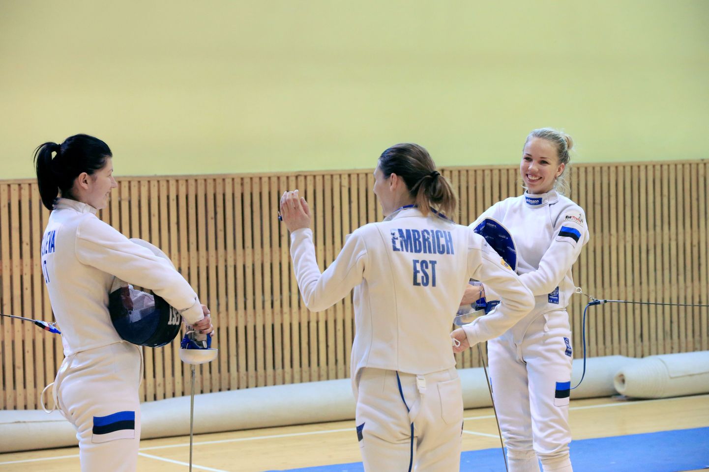 Слева-направо: Юлия Беляева, Ирина Эмбрих и Эрика Кирпу.