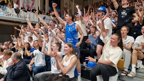 REPORTAAŽ ⟩ Eesti parim publik teeb Tallinnale lõikavat lärmiterrorit