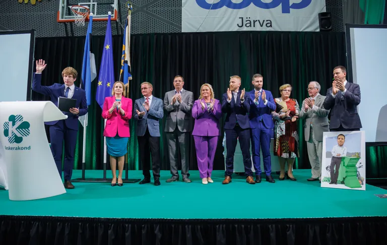 Keskerakonna kongress Paides septembris. Tänaseks on suurem osa pildil olevatest keskerakondlastest parteist välja astunud.