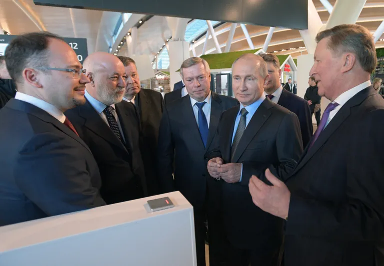 Vladimir Putin Doni äärses Rostovis, kus ta külastas põllumajandusmasinaid tootvat firmat ja istus kombainisimulaatori rooli