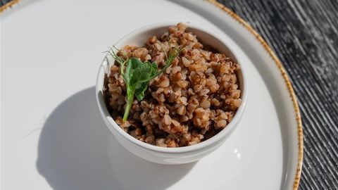 Griķi nav tikai piedeva kotletei: praktiski padomi, kā no griķa iegūt maksimumu