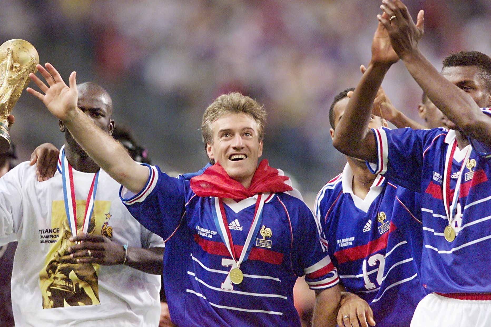 Didier Deschamps (keskel) aastal 1998.