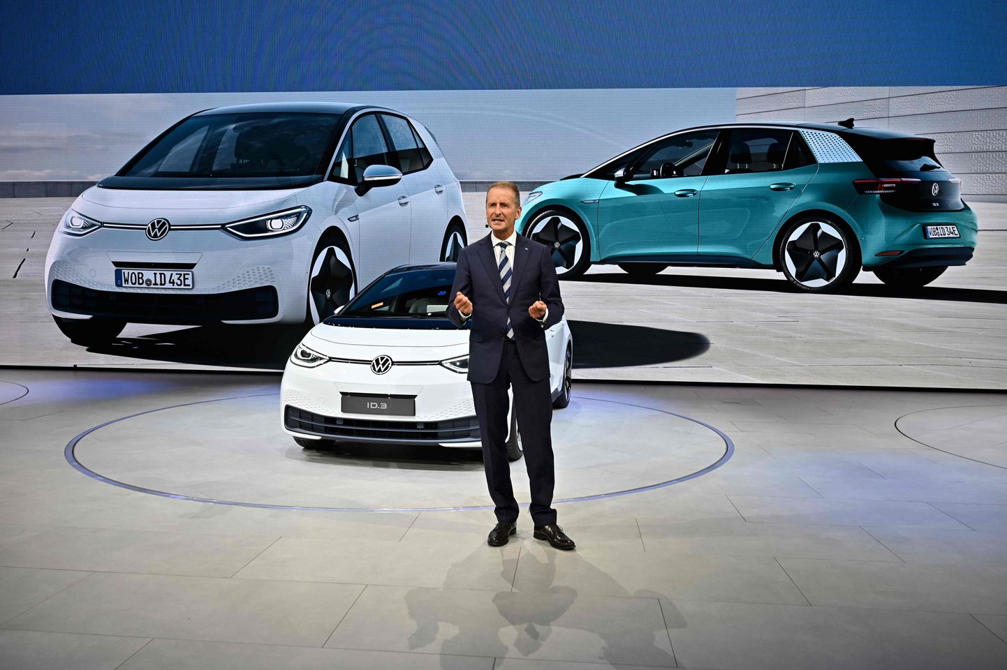 Volkswagen vadītājs Herberts Dīss elektriskā ID.3 prezentācijā