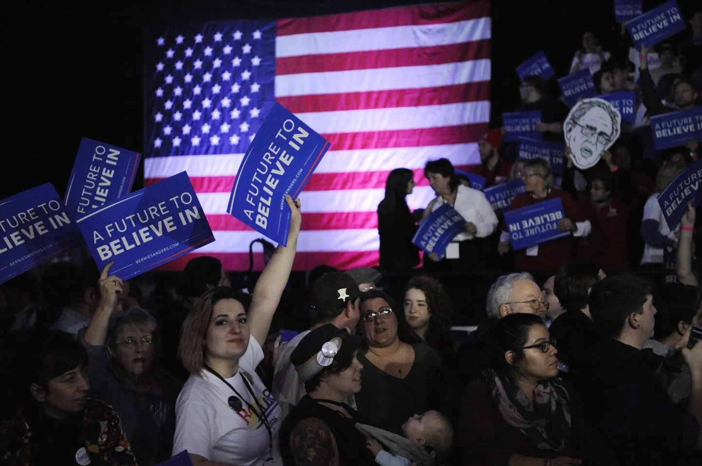 USA demokraatide presidendikandidaadi Bernie Sanders toetajad täna Iowas valimisõhtuüritusel.