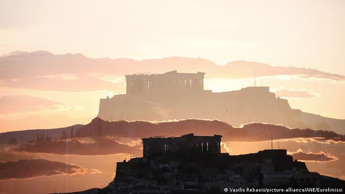 Вид на афинский Акрополь на восходе солнца