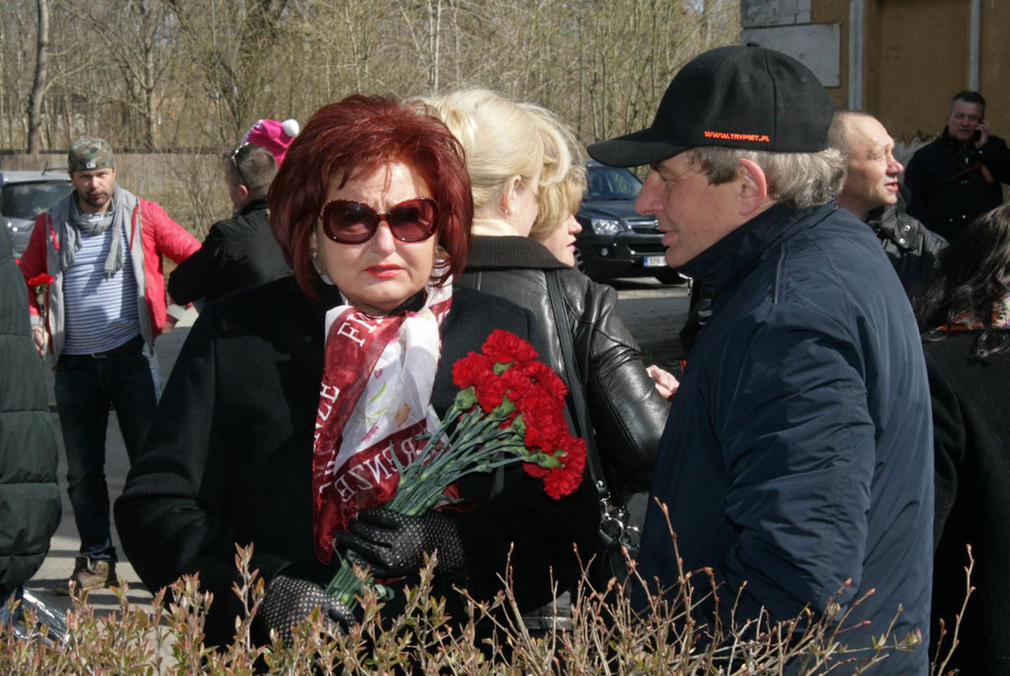 Endine linnapea Jevgeni Solovjov ja praegune meer Ljudmila Jantšenko osalesid koos möödunud aasta 9. mai mälestusüritusel Kohtla-Järvel. Kuu aega enne seda tegi linnavalitsus avalikult teatavaks, et kavatseb Solovjovi vastu kohtusse minna. 

PEETER LILLEVÄLI
