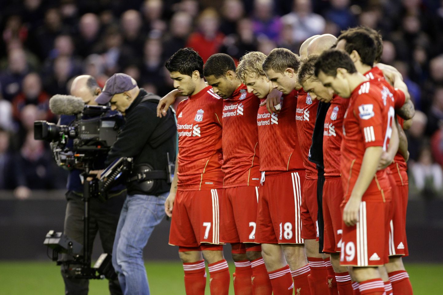 Liverpooli meeskonna mängijad mälestavad aasta eest enesetapu teinud Gary Speedi.